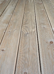 houten terras op beton