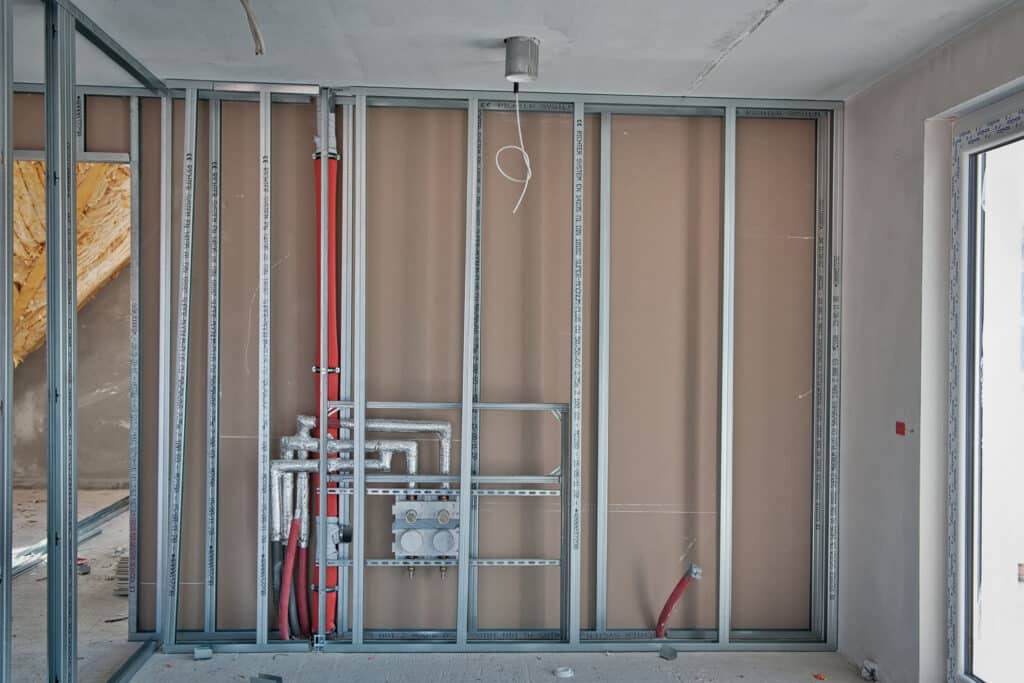 Valse wand plaatsen: stappenplan & tips [+ Prijzen]